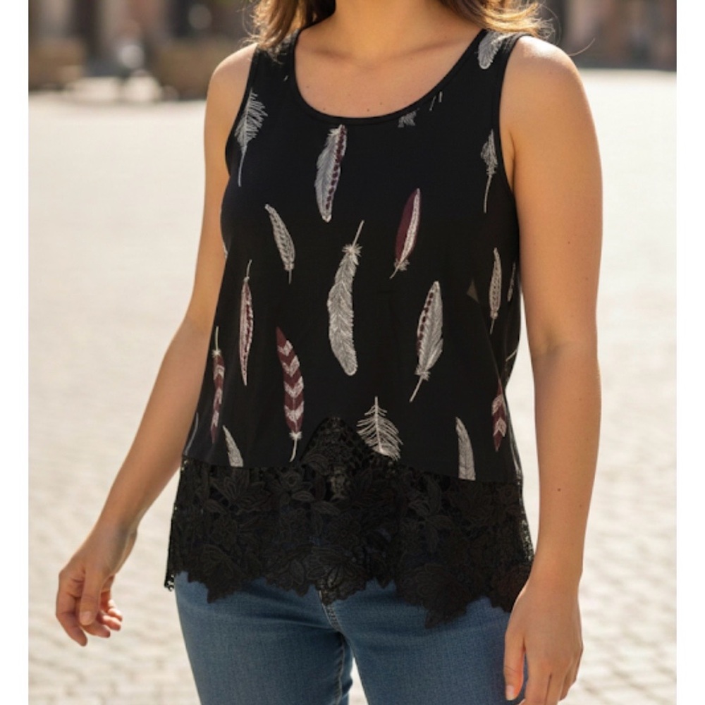 LINE & DOT Sleeveless Feather Print Lace Trim Top, Women’s M, Black White Red